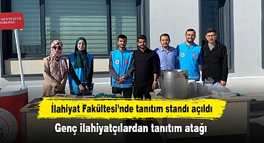 İlahiyat Fakültesi’nde tanıtım standı açıldı! Genç ilahiyatçılardan tanıtım atağı