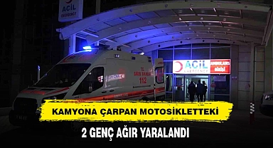 KAMYONA ÇARPAN MOTOSİKLETTEKİ 2 GENÇ AĞIR YARALANDI