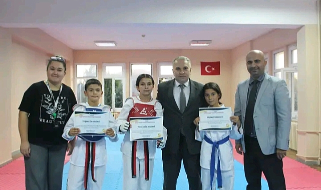 Kaymakam Duru Ödül Törenine Katıldı