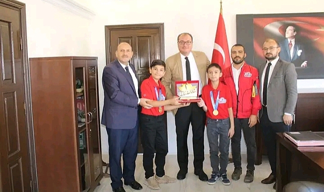 Mor Şimşekler Takımı Öğrencilerinden, Kaymakam Arıkan'a ziyaret