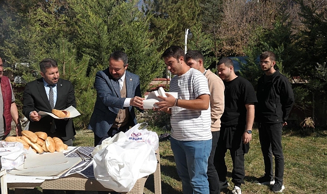 Öğrencilere Ekmek Arası Sucuk İkramı Etkinliği Yapıldı