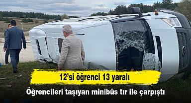 Öğrencileri taşıyan minibüs ile tır çarpıştı: 12’si öğrenci 13 yaralı