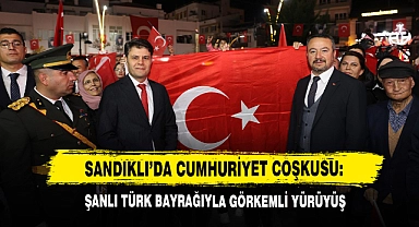 Sandıklı’da Cumhuriyet Coşkusu: Şanlı Türk Bayrağıyla Görkemli Yürüyüş