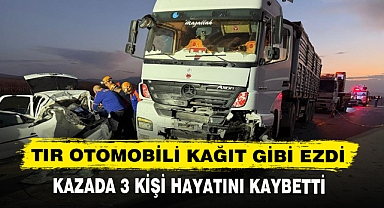 TIR OTOMOBİLİ KAĞIT GİBİ EZDİ KAZADA 3 KİŞİ HAYATINI KAYBETTİ