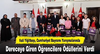 Vali Yiğitbaşı, Cumhuriyet Bayramı Yarışmalarında Dereceye Giren Öğrencilere Ödüllerini Verdi