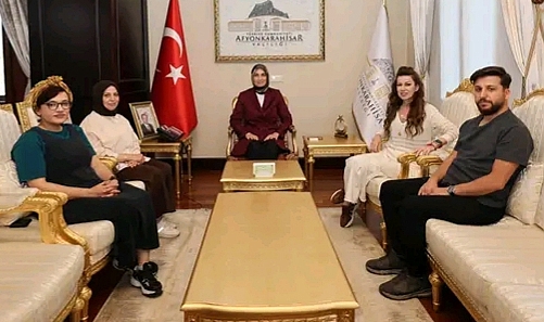 Vali Yiğitbaşı, ünlü oyuncu Tuzcuoğlu'nu makamında ağırladı 