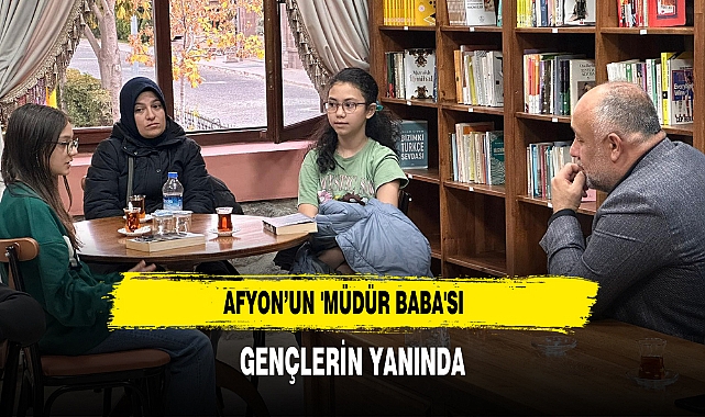 Afyon’un 'Müdür Baba'sı Gençlerin Yanında