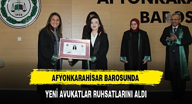 AFYONKARAHİSAR BAROSUNDA YENİ AVUKATLAR RUHSATLARINI ALDI