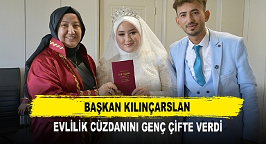 Başkan Kılınçarslan Evlilik Cüzdanını Genç Çifte Verdi