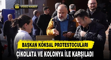 BAŞKAN KÖKSAL PROTESTOCULARI ÇİKOLATA VE KOLONYA İLE KARŞILADI