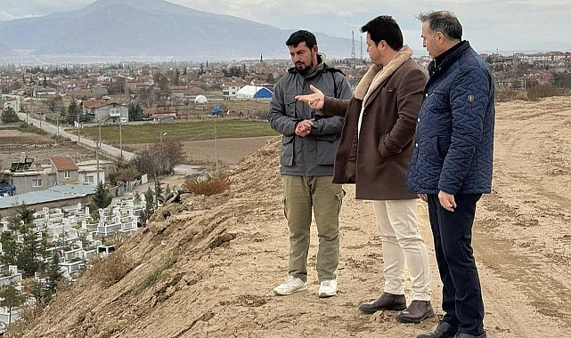 BOLVADİN’DE MEZARLIK ALANINDA DÜZENLEME ÇALIŞMALARI YAPILDI