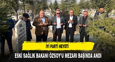 İYİ Parti Heyeti, Eski Sağlık Bakanı Özsoy'u Mezarı Başında Andı