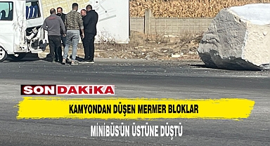 Kamyondan Düşen Mermer Bloklar Minibüs'ün Üstüne Düştü