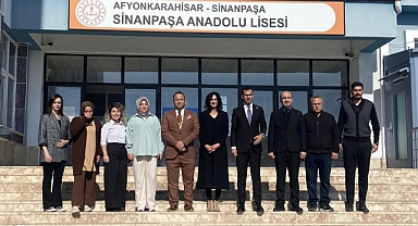 Kaymakam Aslan, Sinanpaşa Anadolu Lisesini Ziyaret Etti
