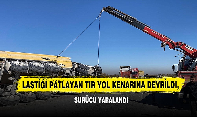 Lastiği Patlayan Tır Yol Kenarına Devrildi, Sürücü Yaralandı