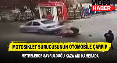Motosiklet Sürücüsünün Otomobile Çarpıp Metrelerce Savrulduğu Kaza Kamerada