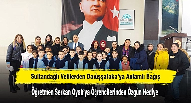 Sultandağlı Velilerden Darüşşafaka’ya Anlamlı Bağış! Öğretmen Serkan Oyalı’ya Öğrencilerinden Özgün Hediye