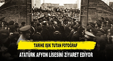 Tarihe Işık Tutan Fotoğraf Atatürk Afyon Lisesini Ziyaret Ediyor