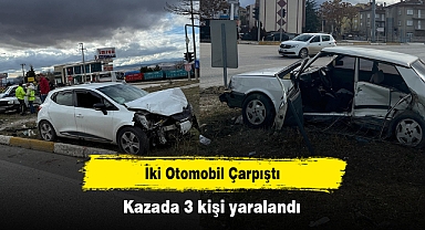 İki Otomobil Çarpıştı: Kazada 3 kişi yaralandı