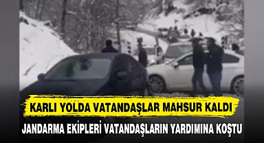 KARLI YOLDA VATANDAŞLAR MAHSUR KALDI