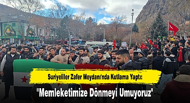 Suriyeliler Zafer Meydanı'nda Kutlama Yaptı: