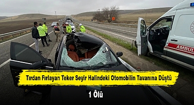Tırdan fırlayan teker seyir halindeki otomobilin tavanına düştü: 1 ölü
