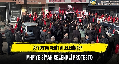 Afyon'da Şehit Ailelerinden MHP'ye Siyah Çelenkli Protesto
