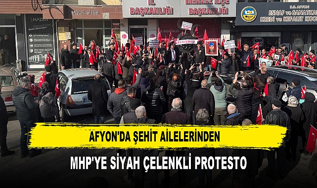 Afyon'da Şehit Ailelerinden  MHP'ye Siyah Çelenkli Protesto