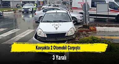 Kavşakta 2 Otomobil Çarpıştı: 3 Yaralı