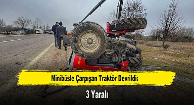 Minibüsle Çarpışan Traktör Devrildi: 3 Yaralı