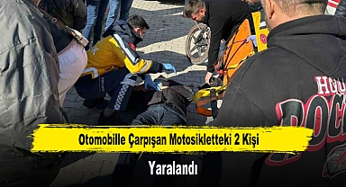 Otomobille Çarpışan Motosikletteki 2 Kişi Yaralandı