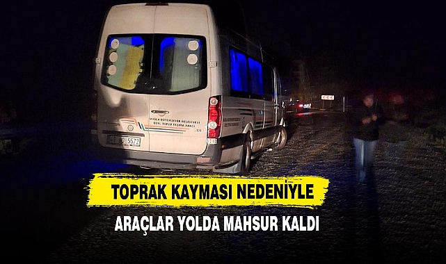 Toprak Kayması Nedeniyle Araçlar Yolda Mahsur Kaldı