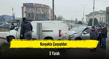 Kavşakta Çarpıştılar: 5 Yaralı