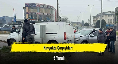 Kavşakta Çarpıştılar: 5 Yaralı