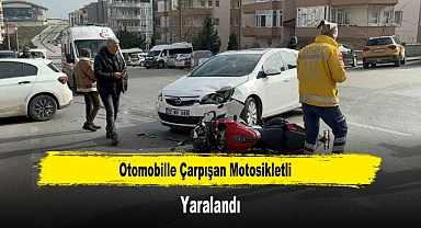 Otomobille Çarpışan Motosikletli Yaralandı