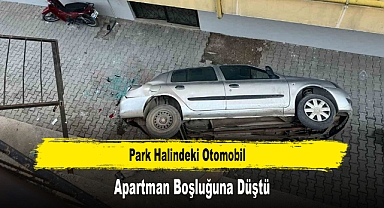 Park Halindeki Otomobil Apartman Boşluğuna Düştü