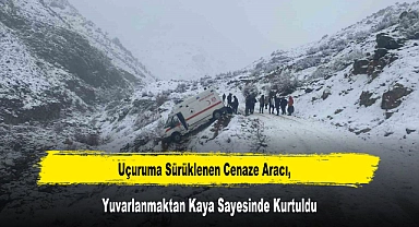 Uçuruma Sürüklenen Cenaze Aracı, Yuvarlanmaktan Kaya Sayesinde Kurtuldu