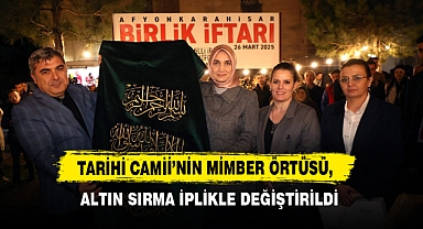 Afyon’da Tarihi Camii’nin Mimber Örtüsü, Altın Sırma İplikle Değiştirildi