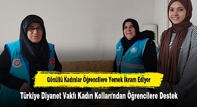 Gönüllü Kadınlar Öğrencilere Yemek İkram Ediyor