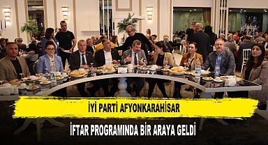 İYİ PARTİ İFTAR PROGRAMINDA BİR ARAYA GELDİ