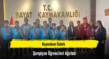Kaymakam Öztürk, Şampiyon Öğrencileri Ağırladı