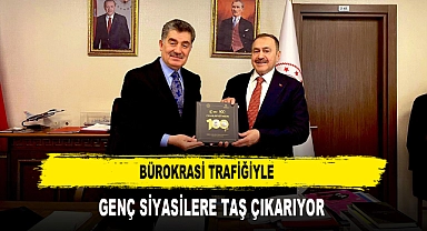 BÜROKRASİ TRAFİĞİYLE  GENÇ SİYASİLERE TAŞ ÇIKARIYOR