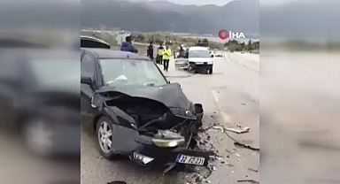 İki araç kafa kafaya çarpıştı: 3’ü ağır 8 yaralı