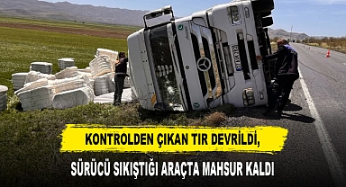 Kontrolden Çıkan Tır Devrildi, Sürücü Sıkıştığı Araçta Mahsur Kaldı