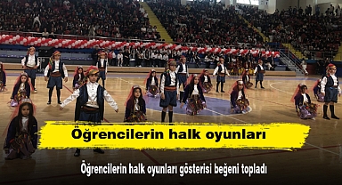 Öğrencilerin halk oyunları gösterisi beğeni topladı