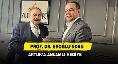 Prof. Dr. Eroğlu’ndan Artuk’a Anlamlı Hediye
