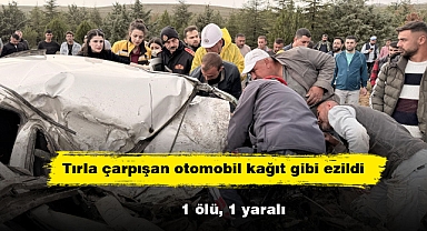 Tırla çarpışan otomobil kağıt gibi ezildi: 1 ölü, 1 yaralı