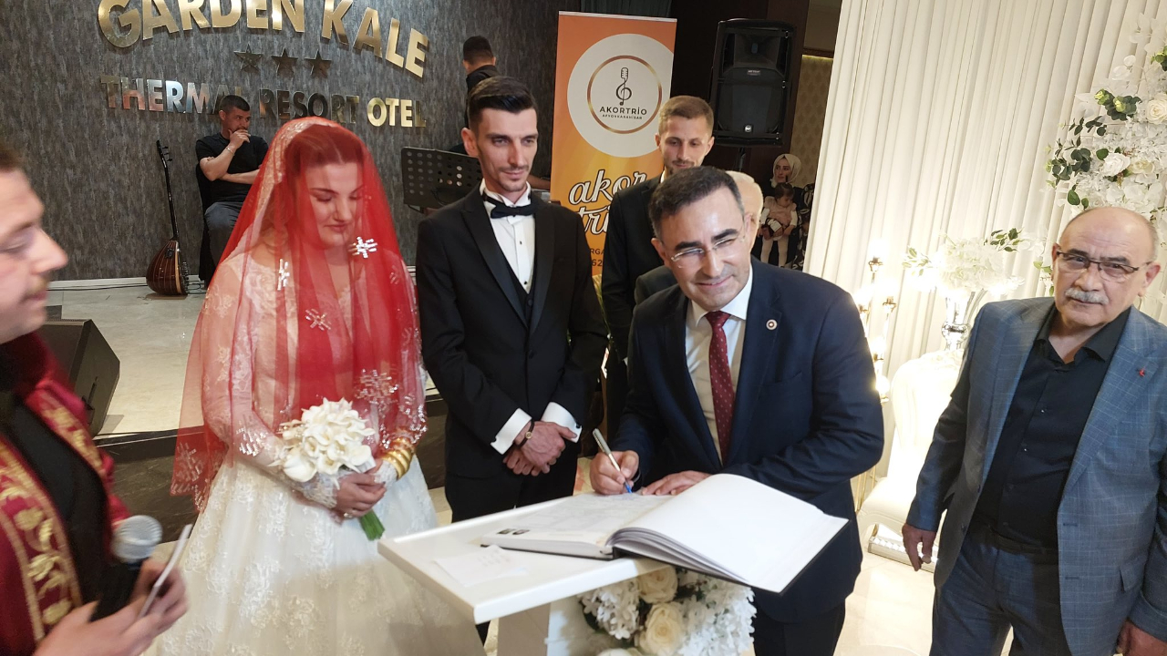 Milletvekili Arslan Başkan Yurt’un Oğlunun Düğününe Katıldı