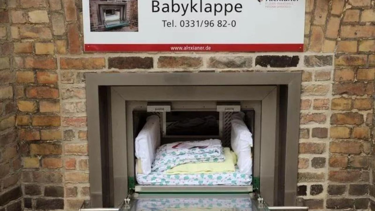 Terk Edilen Değil, Korunan Bebekler: Almanya’nın “Babyklappe” Sistemi