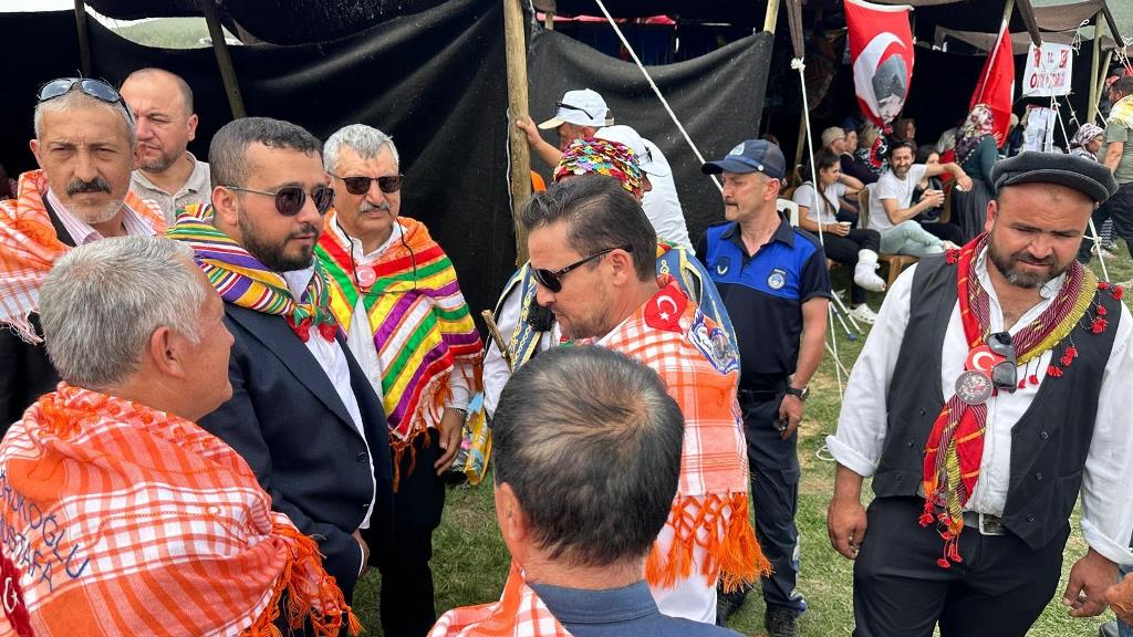 AFYONKARAHİSAR YÖRÜKLERİNDEN UŞAK’A ANLAMLI ÇIKARMA